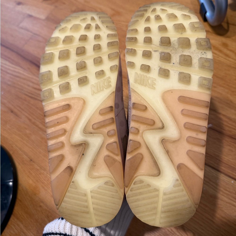 Nike‎ Beige Polka Dot Sneakers - Picture 3 of 4